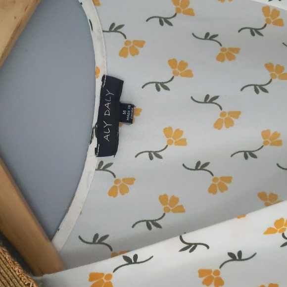 Aly Daly Flower Dress - Picture 2 of 5